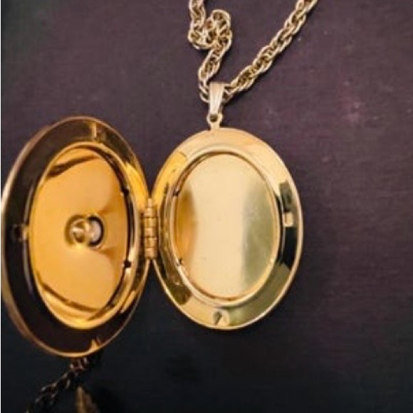 Sarah Coventry Lot of Brooch, Necklace w/Locket & Stunning Tree Brooch w/Pearls - Picture 9 of 10